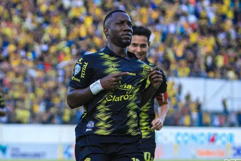 Darixon Vuelto ya conoce la decisión final de Real España con respecto a su futuro