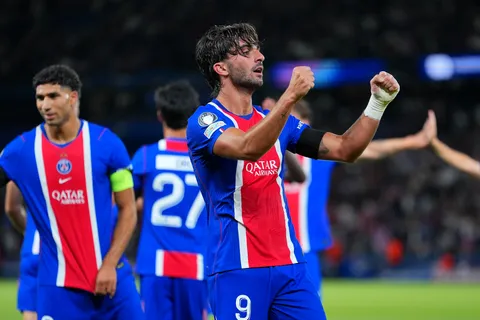 Ferran Torres metió un hat-trick para el PSG.