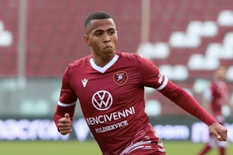 La razón por la que Rigoberto Rivas no ha jugado con Reggina