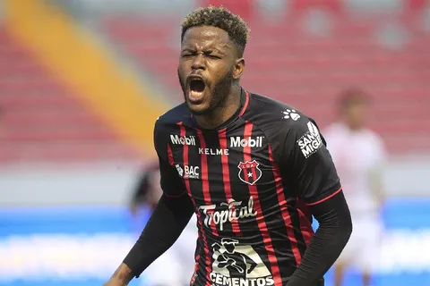 Freddy Góndola afirmó que la está pasando mal en Alajuelense