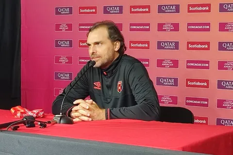 El vocero de Liga Deportiva Alajuelense habló de la continuidad de Andrés Carevic