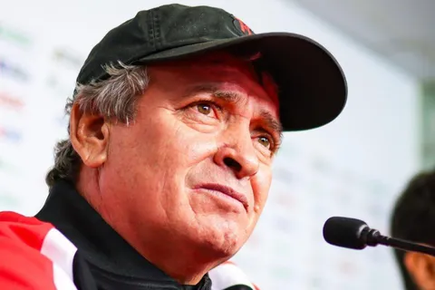 Refuerzo urgente: Machillo Ramírez ya exigió una incorporación clave en una zona que sorprende a Alajuelense