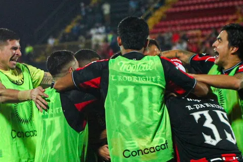 En Inglaterra incluyen a Alajuelense en una selecta lista de 24 grandes clubes