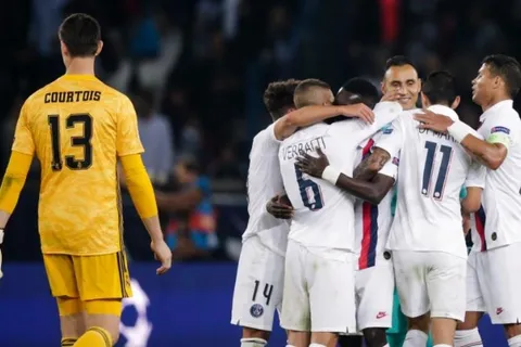 Foto de Keylor Navas guiñándole el ojo a Courtouis le da la vuelta al mundo
