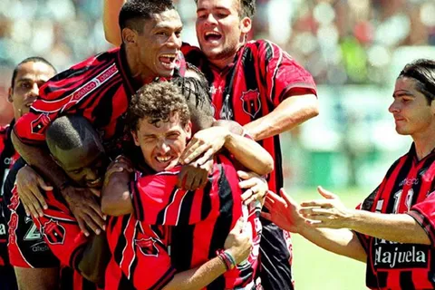 Un campeón con Alajuelense ahora alienta por Saprissa.