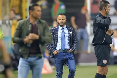 Gran escándalo entre referentes de Saprissa.