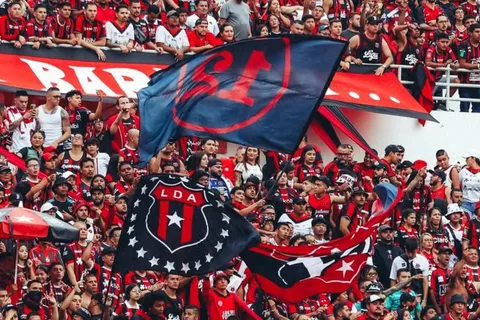 Alajuelense confirma el regreso que sacude a Costa Rica: el club rojinegro le da la bienvenida a un viejo conocido del fútbol nacional