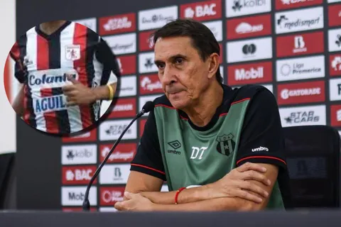 Alexandre Guimarães logra la llegada de un extranjero. (Foto: La Nación)