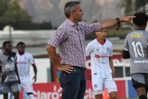 Pablo Lavallén se quejó del calendario de Olimpia y le preocupan sus jugadores