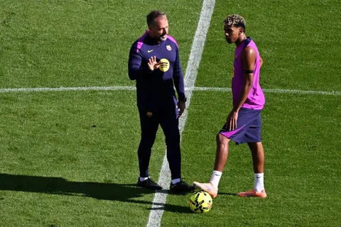 Lamine Yamal vuelve a entrenarse con Barcelona y marca en la práctica