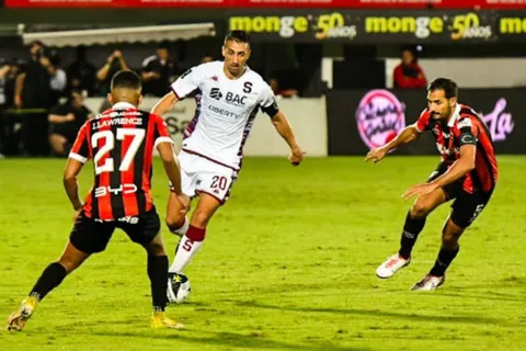 Alajuelense y Saprissa reciben una mala noticia antes del clásico. (Foto: La Teja)