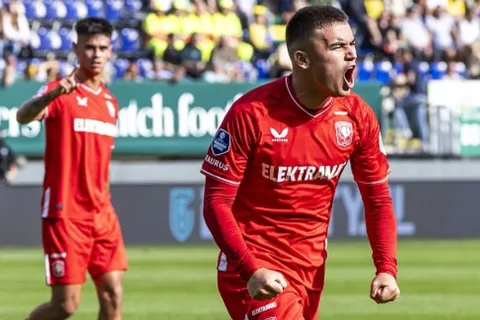 Manfred Ugalde anotó uno de los goles del triunfo de Twente (VIDEO)