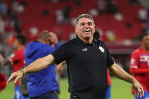 ¿Compitió Costa Rica ante Perú y Colombia por los servicios de Luis Fernando Suárez?
