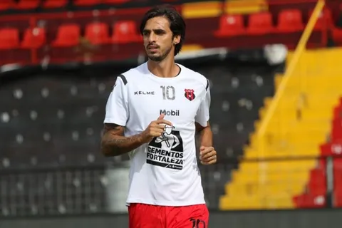 ¿Vuelve para la Liga Concacaf? Bryan Ruiz regresó a las prácticas con Alajuelense