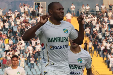 Comunicaciones vence a Municipal en el Clásico de Guatemala [VIDEO]