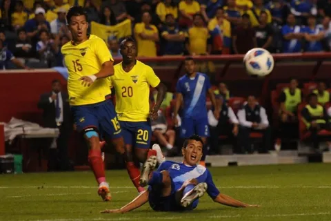 La Bicolor sucumbió ante contragolpes en dos minutos