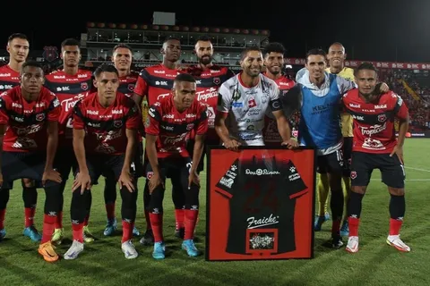 El futbolista que se iría de Alajuelense en el próximo mercado