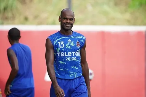 Oficial: Adolfo Machado vestirá la camiseta de un grande de Panamá en el 2023