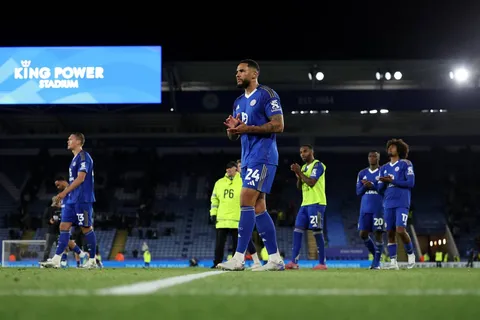 Leicester estuvo cinco semanas sin poder fichar: la regla financiera que condicionó su mercado