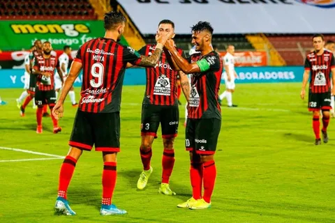 Alajuelense goleó a San Carlos en su vuelta al Morera Soto