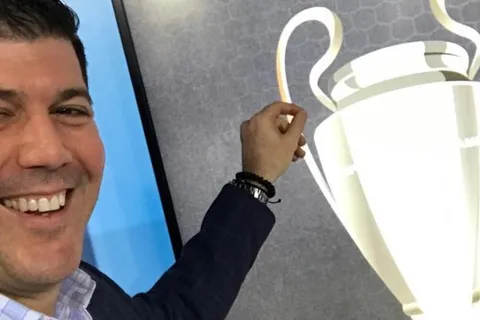 Fernando Palomo llevó camiseta de club de El Salvador a la final de Champions