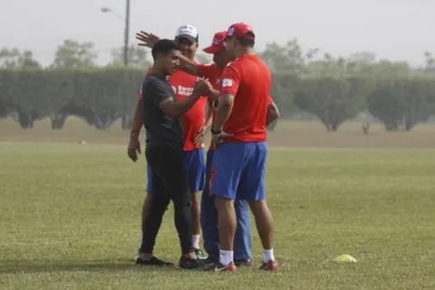 Michaell Chirinos se va del Olimpia