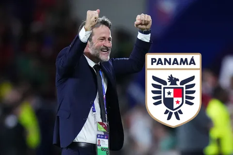Thomas Christiansen festeja con los brazos en alto.