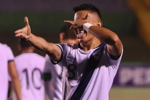 Oscar Santis sorprende al responder a las críticas recibidas tras su triplete en el triunfo de Guatemala