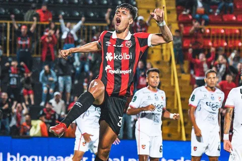 Las emotivas palabras de Fernando Lesme tras su primer doblete en Alajuelense