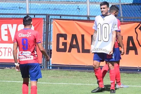 Ramiro Rocca hizo un emotivo homenaje a Maradona en Guatemala