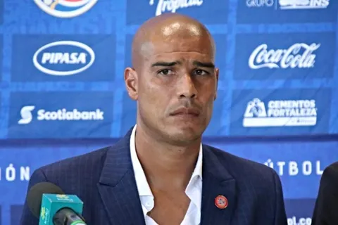Douglas Sequeira se va al fútbol de Guatemala