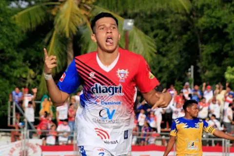 Mientras arregla su fichaje al futbol de México, Styven Vásquez lanza guiño a otro equipo