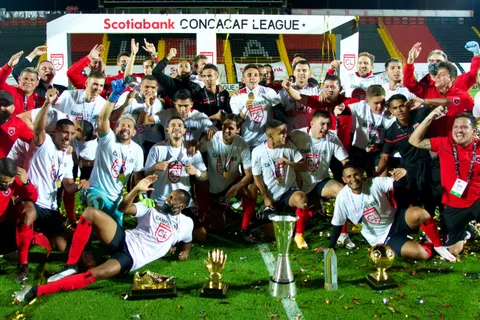 Campeón con Alajuelense se salva de Guanacasteca pero ahora tiene otro problema