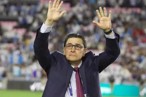 Luis Fernando Tena contento por darle una alegría a la afición de Guatemala