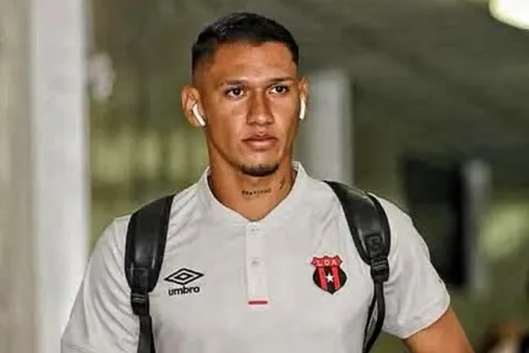 "Desde arriba": el conmovedor festejo de Fernando Piñar, campeón con Alajuelense a dos meses de la muerte de su novia