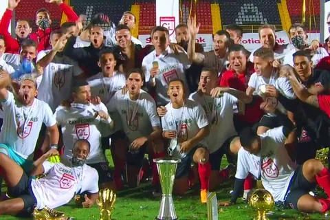 Alajuelense se corona campeón de la Liga Concacaf al vencer a Saprissa