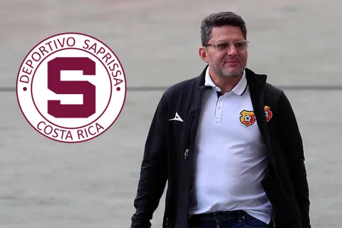 Jafet Soto con la indumentaria de Herediano.