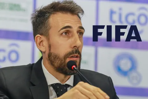 No gustó en El Salvador: fuertes críticas para David Dóniga ante los ojos de la FIFA