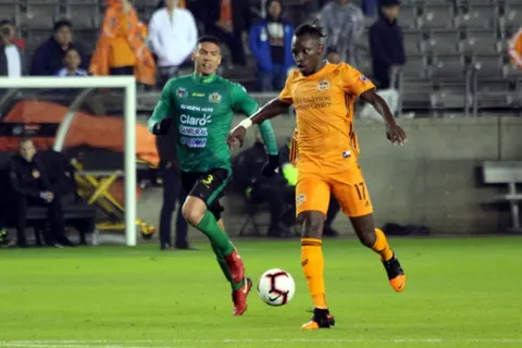 ¡Alberth Elis on fire! La Pantera ingresó a la cancha y cambió la historia para el Dynamo