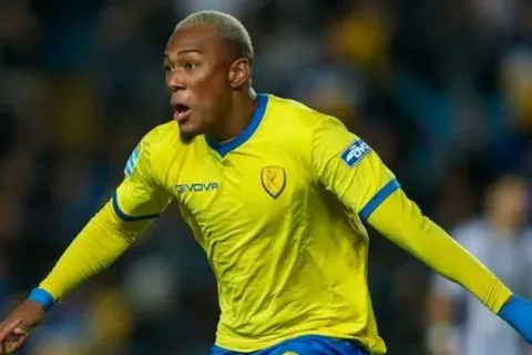 Deybi Flores se mandó dos golazos en la Copa de Grecia