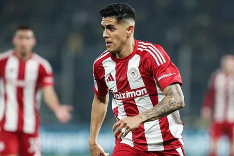 Luis Palma va por lo impensado: la decisión de Olympiacos con el hondureño para la Europa League