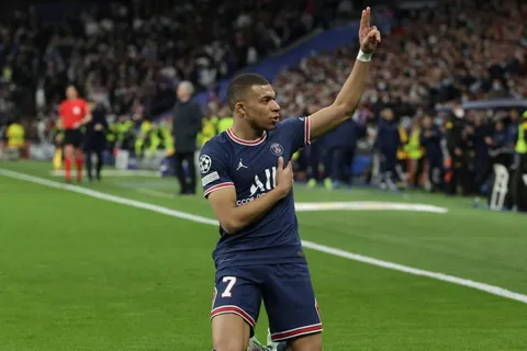 Kylian Mbappé renovará con el PSG de Keylor Navas