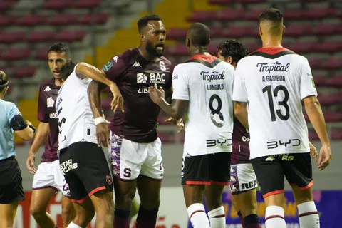 Kendall Waston contó que la jueza no vio nada.