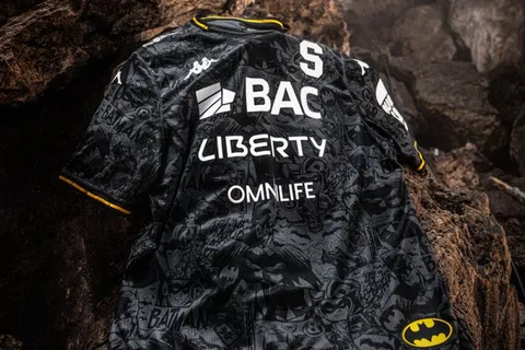 saprissa-camiseta negra-batman