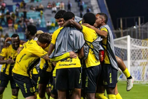 Real España no tiene piedad y vuelve a remontarle a Olimpia: goles y resumen del triunfo de La Máquina