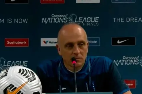 Fabián Coito contra un periodista: "No sabés ni donde juegan los jugadores de Honduras"