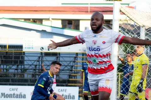 ¿Llega Javon East a Alajuelense? Ojo lo que dijo el gerente del Santos