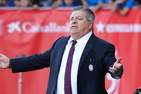 Miguel Herrera recibe la peor noticia.