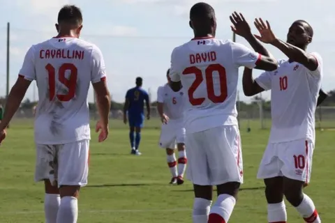 Canadá nos regaló goles de lujo en un estreno récord