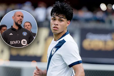 Tras ser premiado por la Concacaf, Olger Escobar le envía un fuerte mensaje al DT de Montréal que resuena en la MLS